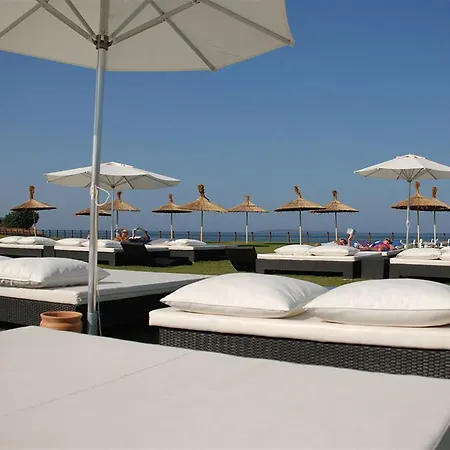 Apollonium Beach Flats And Villas *