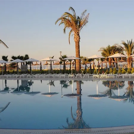 Apollonium Beach Flats And Villas *