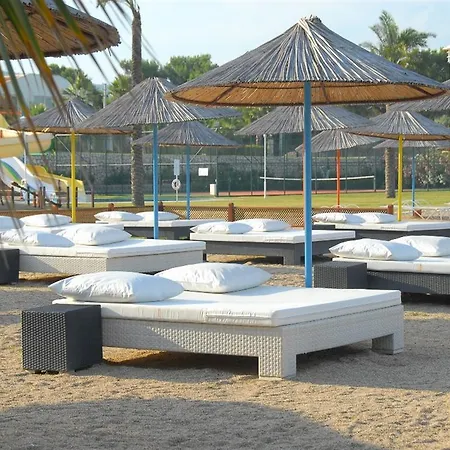 Apollonium Beach Flats And Villas *